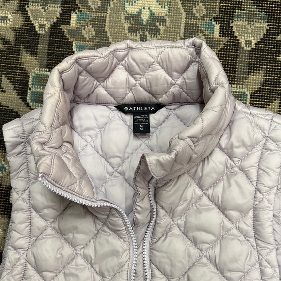 Athleta Whisper Featherless Puffer Vest in lilac - M - Picture 4 of 7